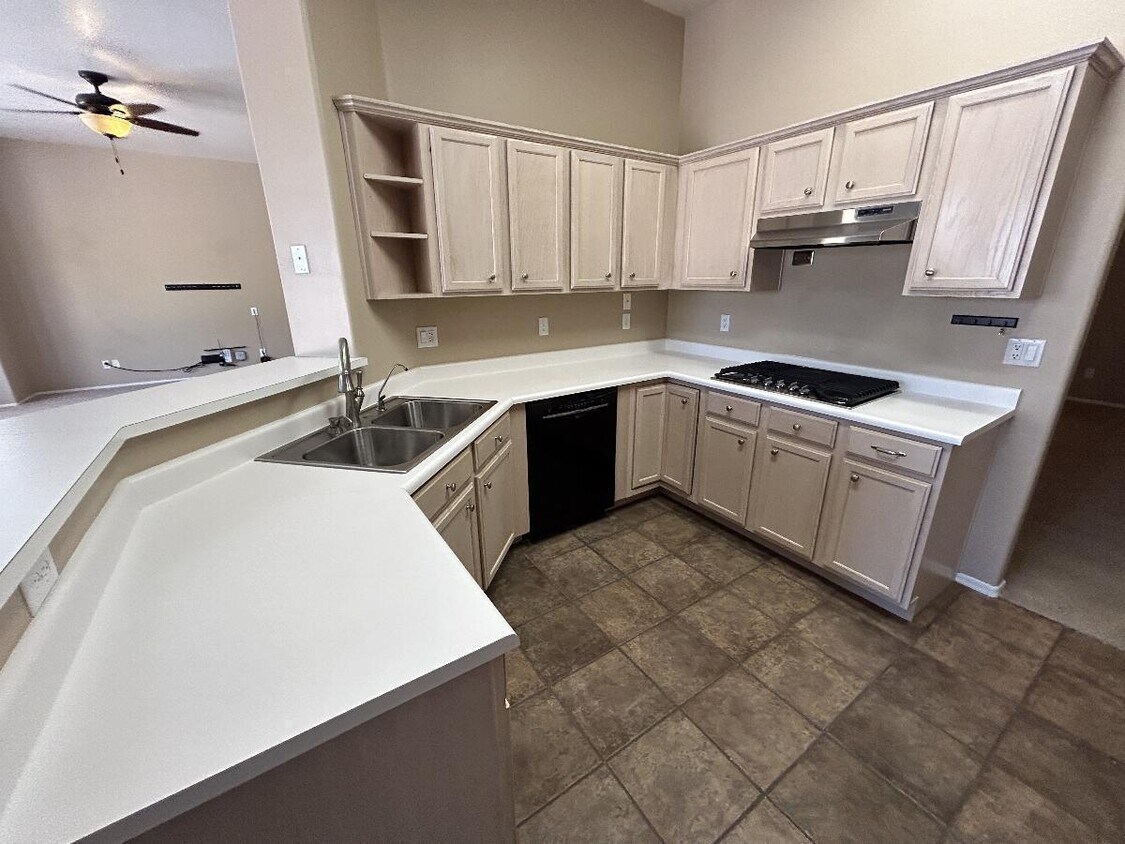Primary Photo - 4332 E Hamblin Dr