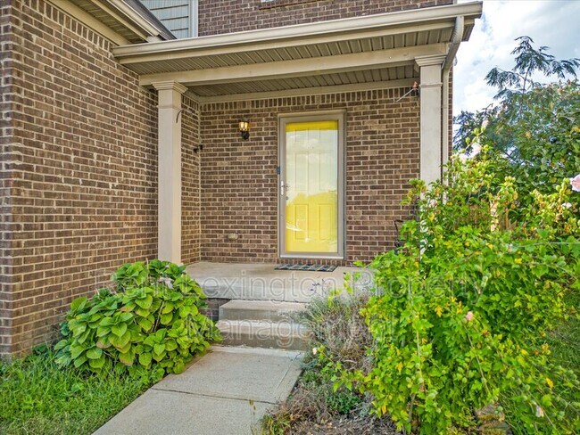 Building Photo - 2328 Merluna Dr