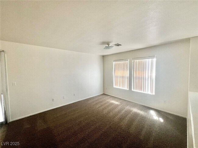 Foto del edificio - 3153 Amari Ave