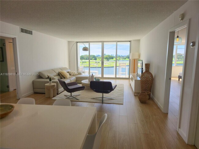 Foto del edificio - 9250 W Bay Harbor Dr