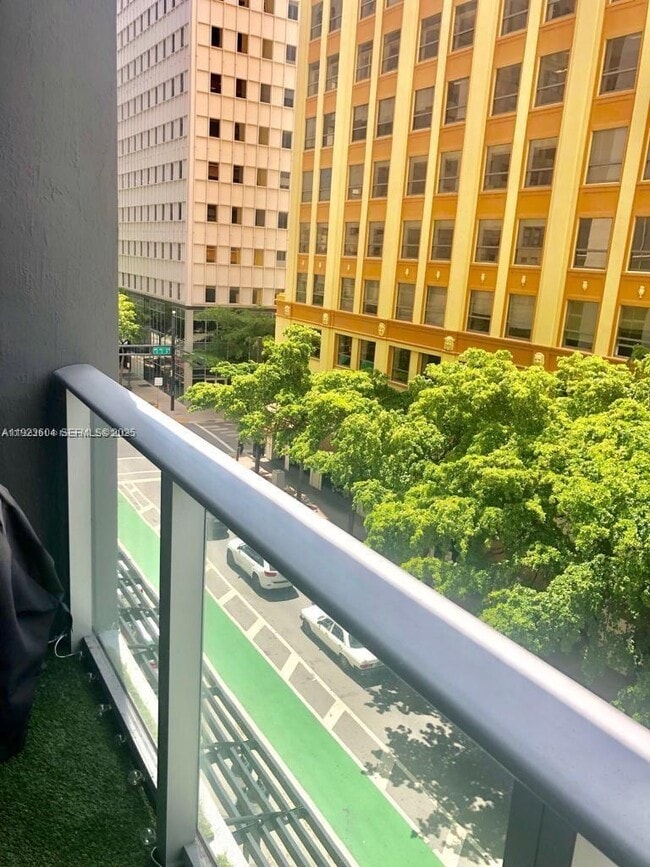 Foto del edificio - 151 SE 1st St