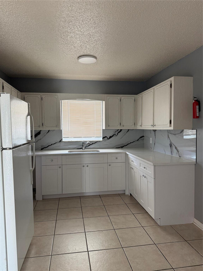 Building Photo - 410 C St