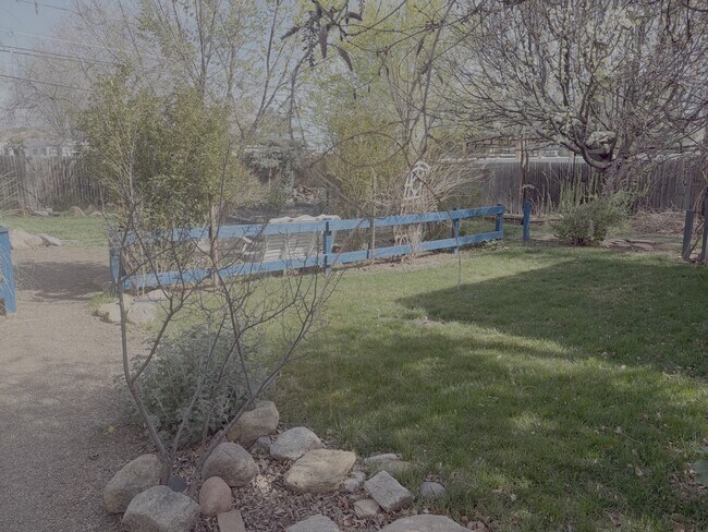 Foto del edificio - 3015 Meadow Ln