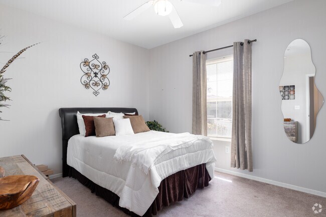 1HAB, 1BA - 907SF -Sevilla - Dormitorio - The Pavilions at South Fork