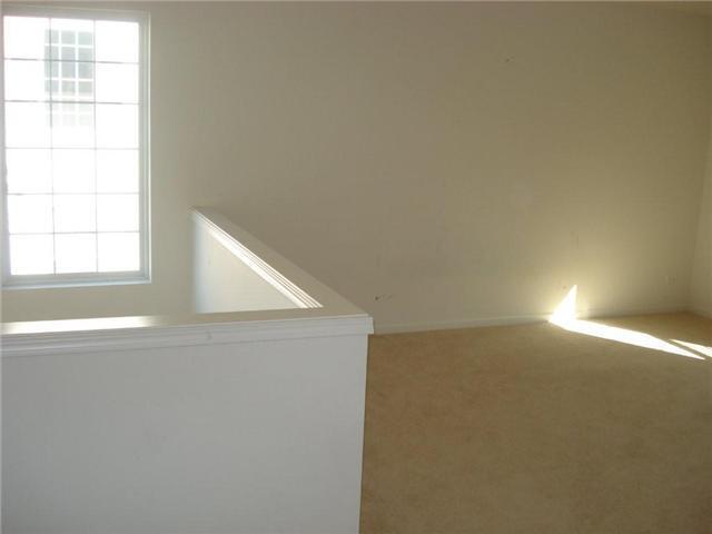 Building Photo - 784 Pointe Dr