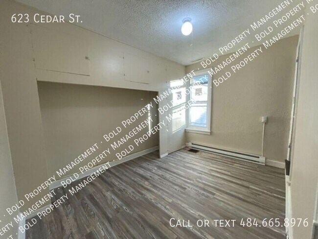 Foto del edificio - 623 Cedar St