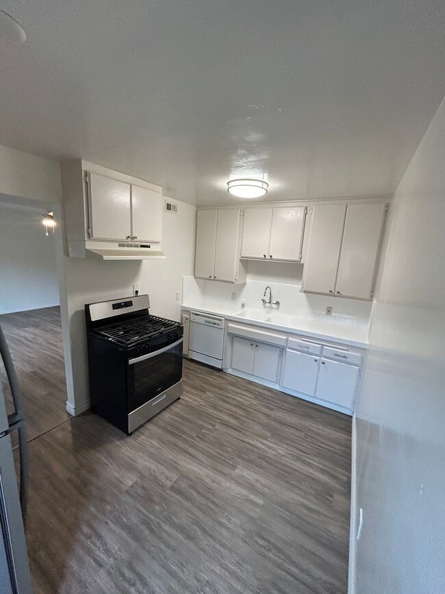 Building Photo - Upgraded 2 Bed 1 Bath in Golden Hill