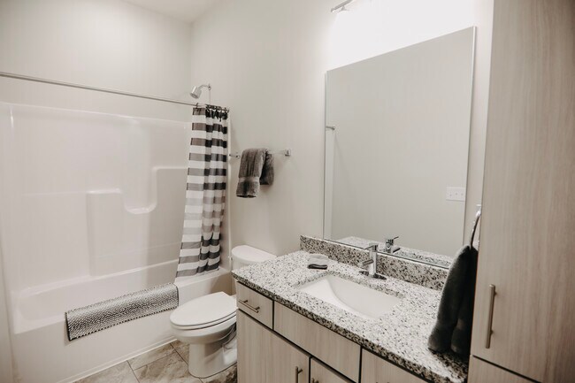 Townhome bath - Winding Springs