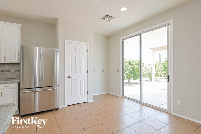 Foto del edificio - 4726 W Lindenthal Ln