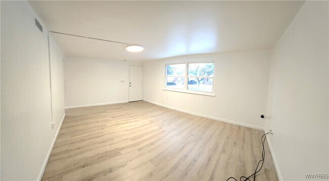 Foto del edificio - 50 Strasbourg Dr