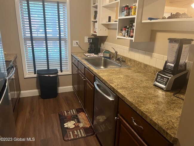 Foto del edificio - 93 Thimbleberry Rd