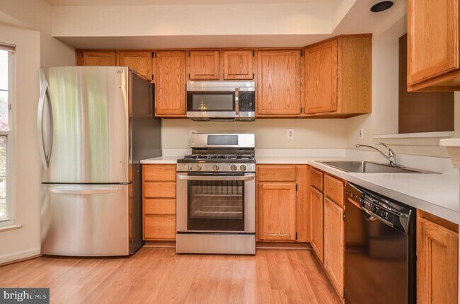 Foto del edificio - 3003 Gatehouse Ct