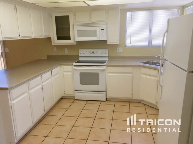 Foto del edificio - 5819 W Grovers Ave