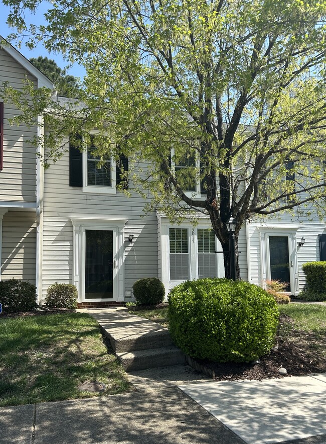 Building Photo - 3017 Montfort Loop