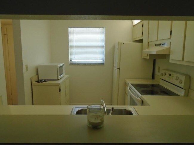 Building Photo - 9291 Central Park Dr