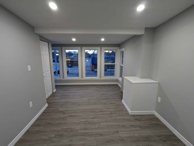 Building Photo - 282 Pillette Rd
