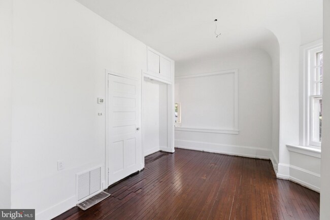 Building Photo - 5939 Drexel Rd