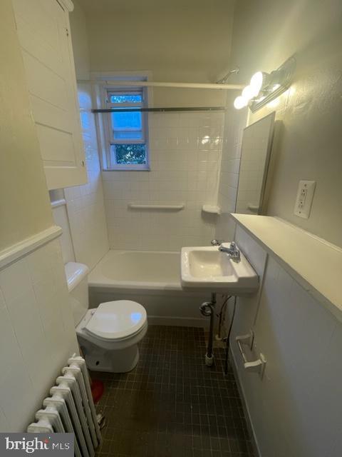 Building Photo - 1636 Dyre St