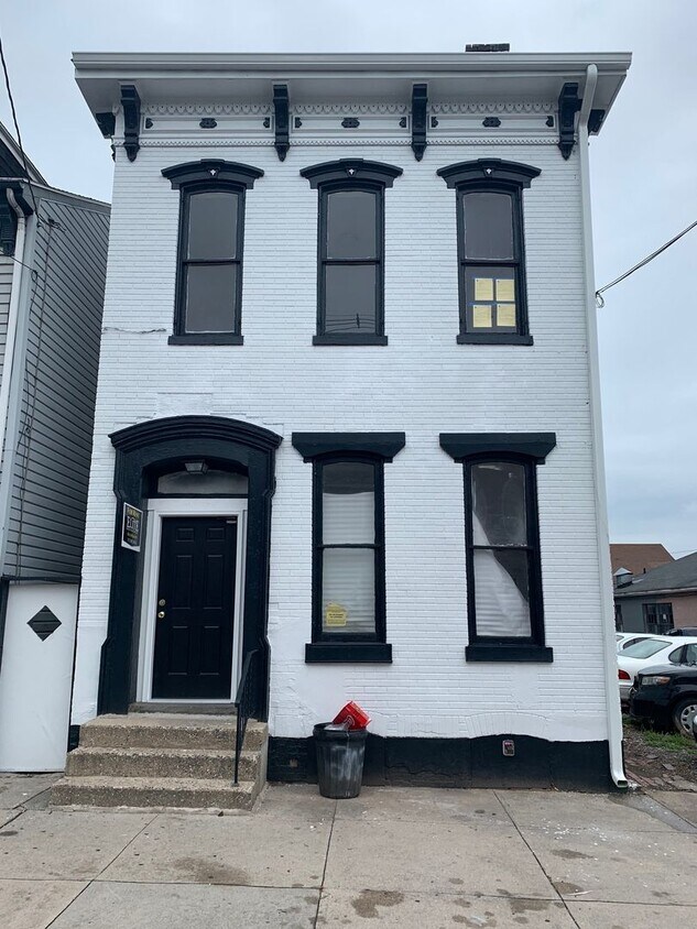 Primary Photo - 1 Bedroom Apartment!
