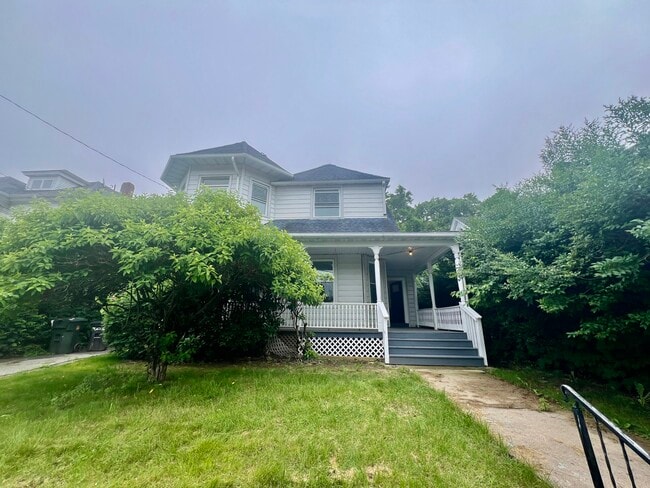 Building Photo - 236 Willetts Ave