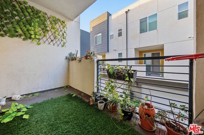 Foto del edificio - 807 Jade Pl.