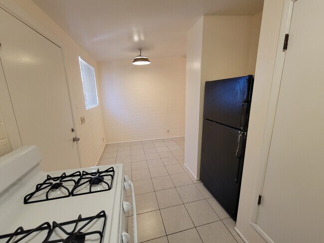 Foto del edificio - 3423 E Flower St