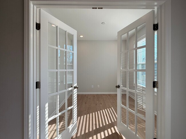 Foto del edificio - 2459 Englemann Dr