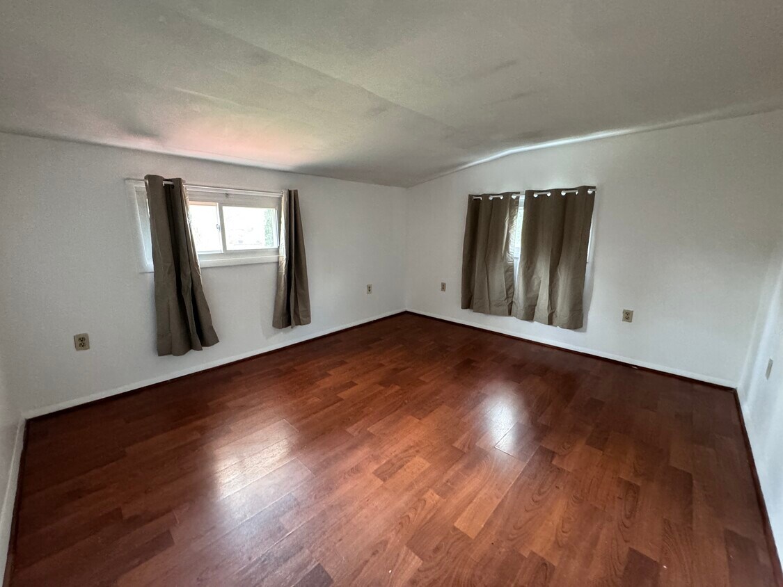 Foto del edificio - 403 Calvin Ln