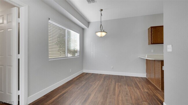 Foto del edificio - 492 Parrot Beak St