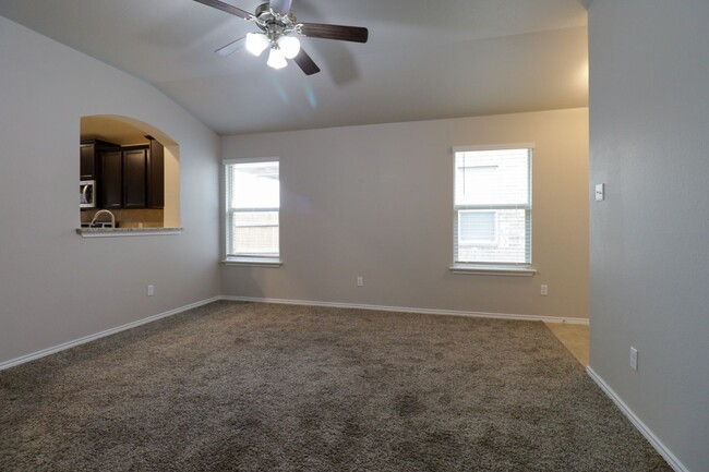 Building Photo - Like New, Open Floor Plan!!!!   Ask About ...