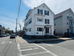 Building Photo - 631 Walnut St
