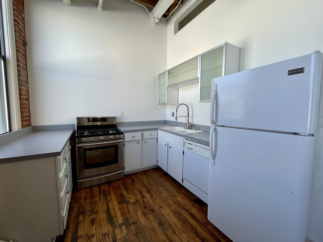 Foto del edificio - 1800 Central St