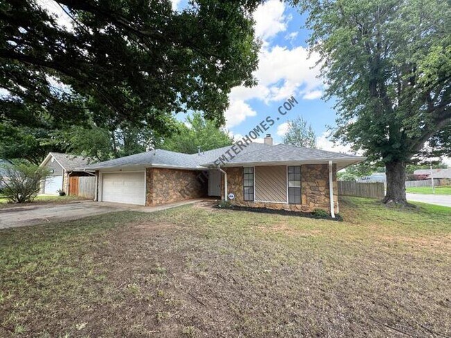 Foto del edificio - 200 Lochwood Cir