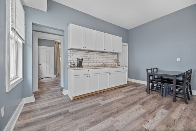 Building Photo - 2413 Kenton St