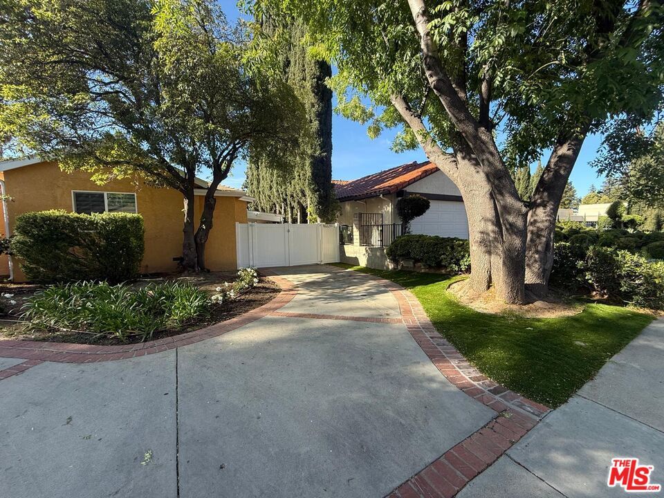Primary Photo - 10229 1/2 Jumilla Ave