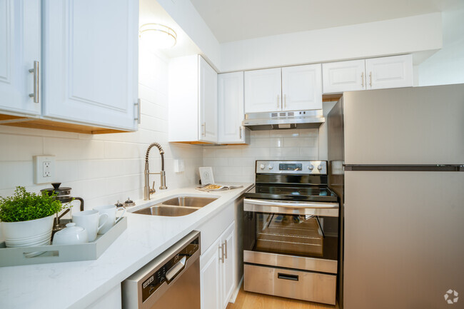 1BR, 1BA - 600SF - Kitchen - The U