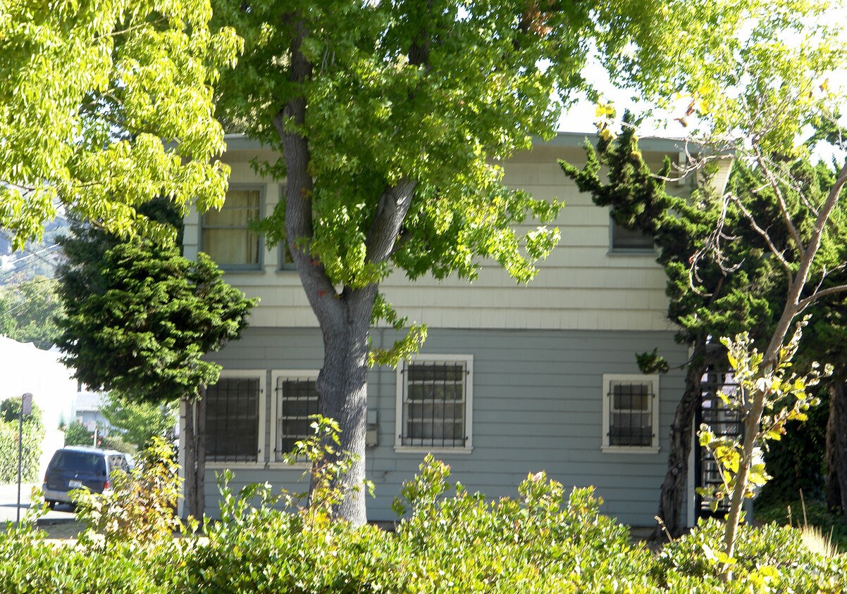 Building Photo - 2506 Parker Ave