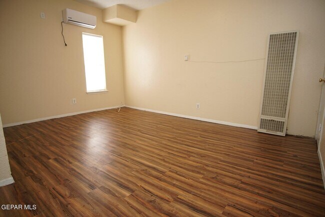 Foto del edificio - 3403 Pershing Dr