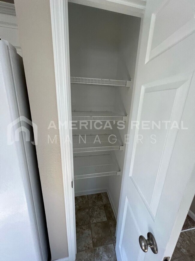 Foto del edificio - 141 Flagstone Ln
