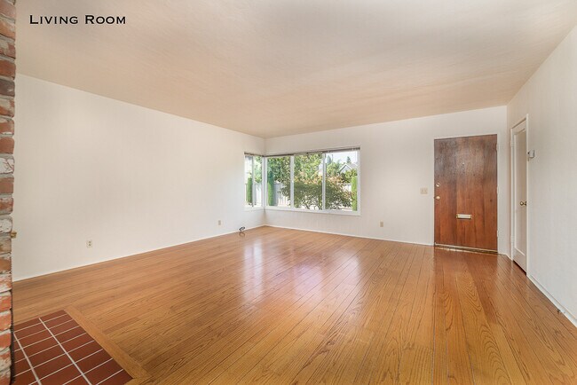 LIVING ROOM - 971 Oak Ln