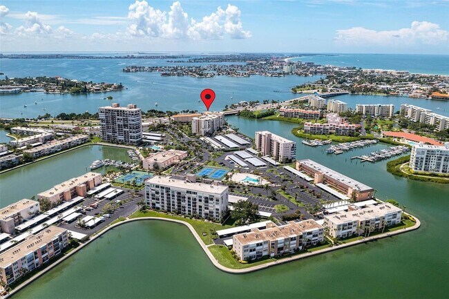 Foto del edificio - 7400 Sun Island Dr S