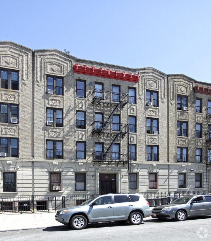 Building Photo - 1405 St Johns Pl
