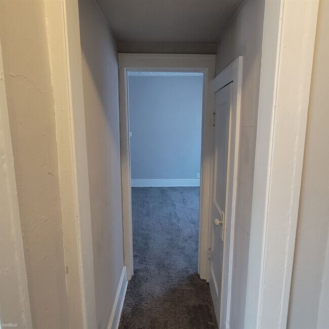 Building Photo - 3 br, 1 bath Duplex - 1930 Taylor Street 1...