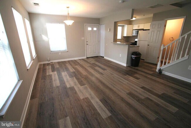 Building Photo - 6233 Sandpiper Ct