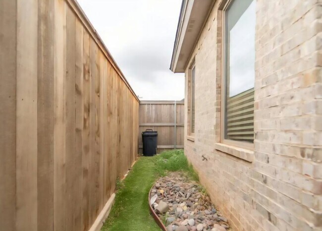 Foto del edificio - 15 Wilshire Blvd