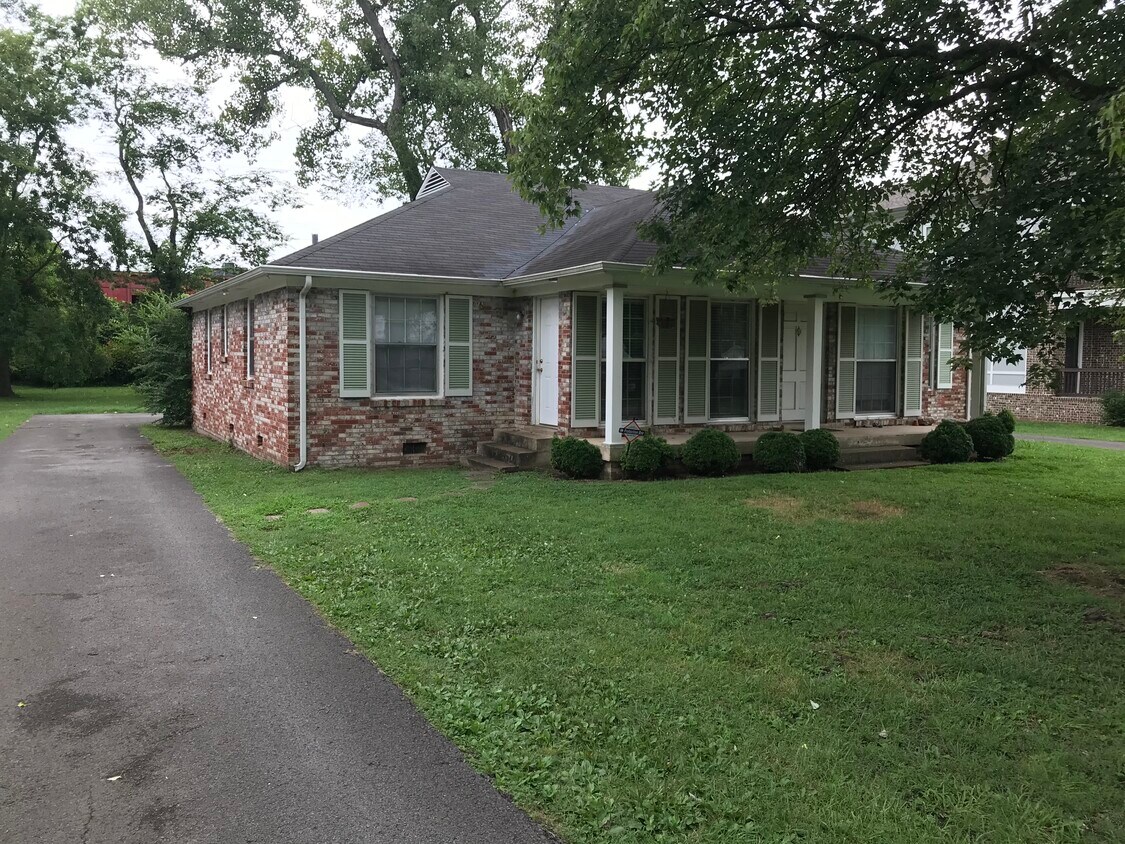 58 Brookwood Ter, Nashville, TN 37205 Apartments in Nashville, TN