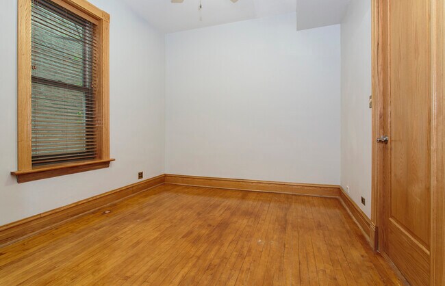 Building Photo - 2526 N California Ave