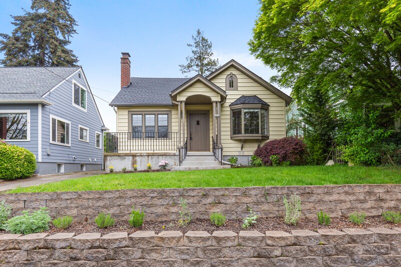 Primary Photo - 2810 NE 35th Ave