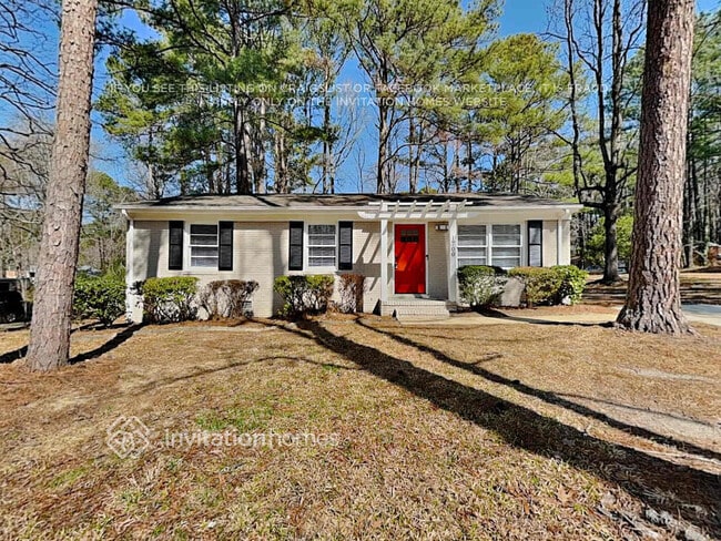 Building Photo - 1700 Woodland Rd