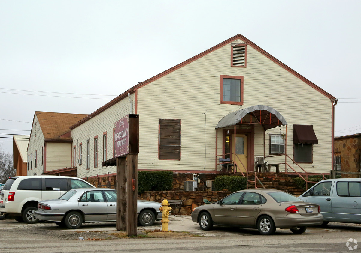 Primary Photo - Broadway Apartment